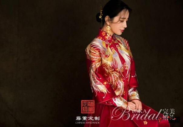 “珠压腰衱稳称身”的中式嫁衣 人和衣服的完美融合